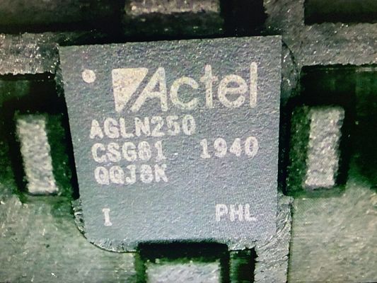 Arsenal de puerta programable de AGLN250V2-CSG81I